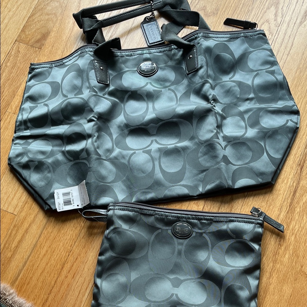 COACH NEVER USED foldable tote bag with carry case